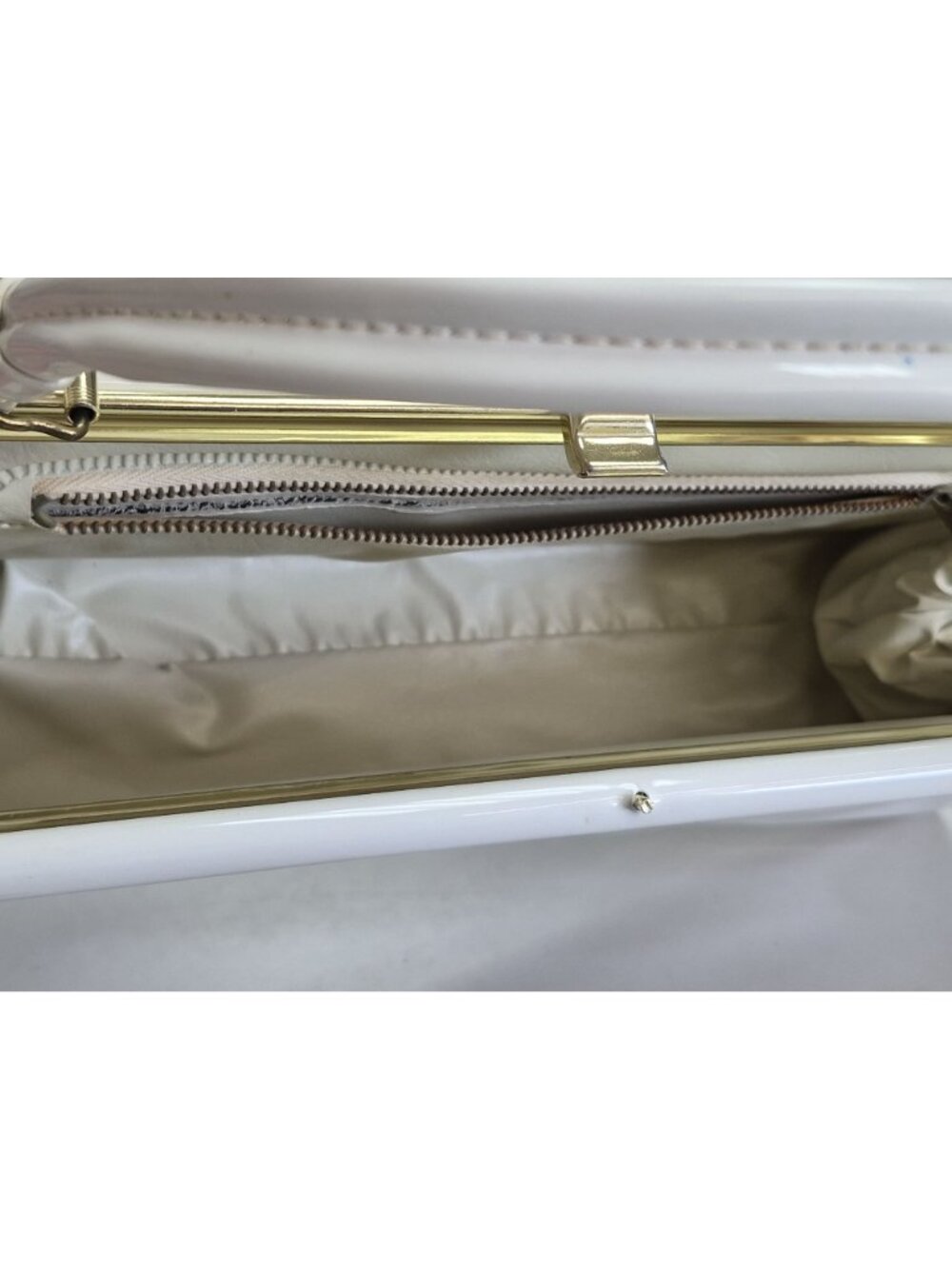 Retro White Shiny Vinyl Handbag Gold Frame Top Handle Clutch Purse Bag - Picture 5 of 10